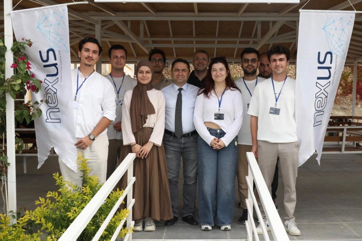 Nexus ALKÜ ekibi ve öğrenciler etkinlikte bir arada