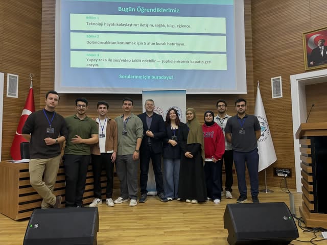 Tazelenme Üniversitesi Dijital Farkındalık etkinliği katılımcıları
